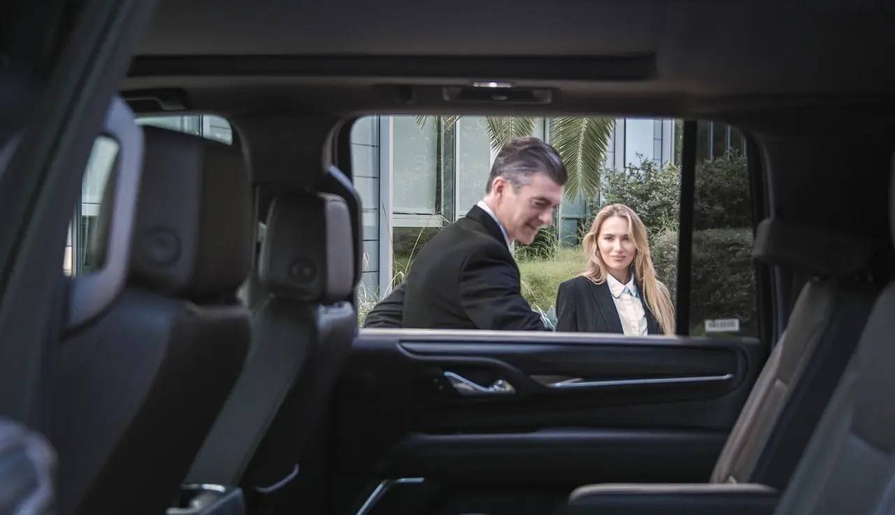 Executive Car Service to Airport — The Elite Travel Upgrade Smart Professionals Use to Arrive Calm, On Time, and in Total Comfort